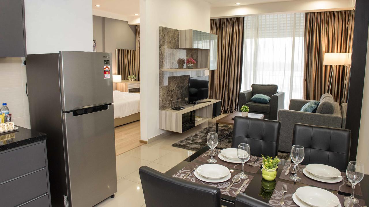 Encorp Marina Suites By Iconic Bliss Нусаяя Екстер'єр фото